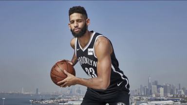 10.24_allen crabbe posing pic