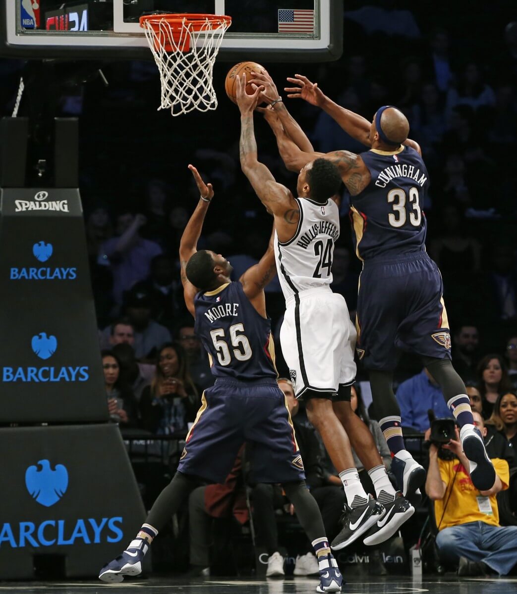 Rondae Hollis-Jefferson goes up for the basket