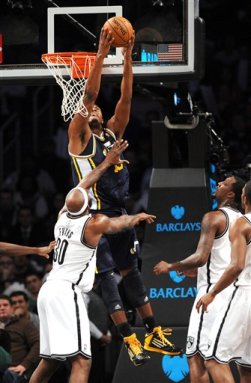 Reggie Evans, Derrick Favors