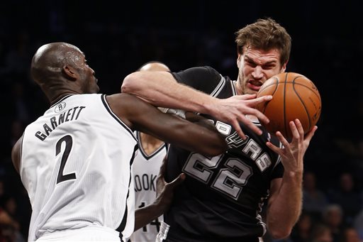 Tiago Splitter, Kevin Garnett