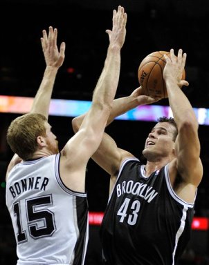 Kris Humphries, Matt Bonner
