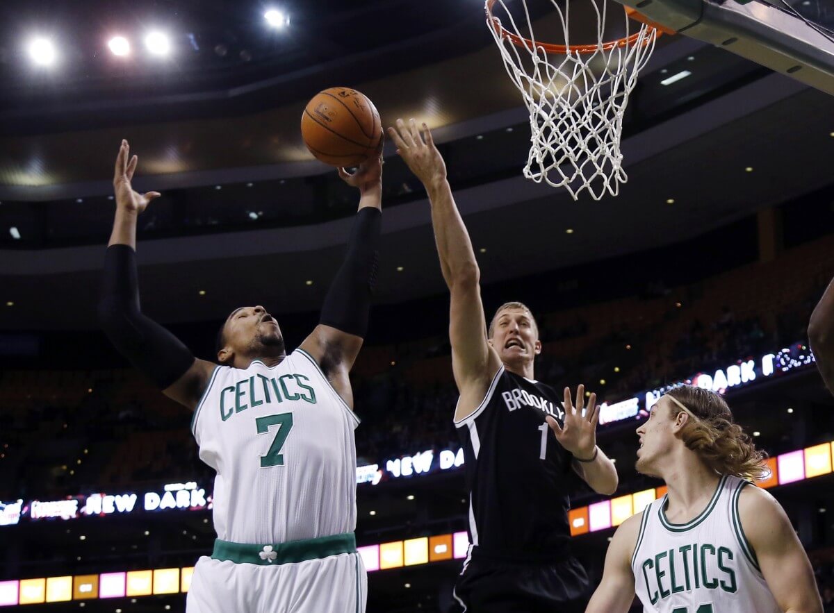 Jared Sullinger rips a rebound from Mason Plumlee. (AP)