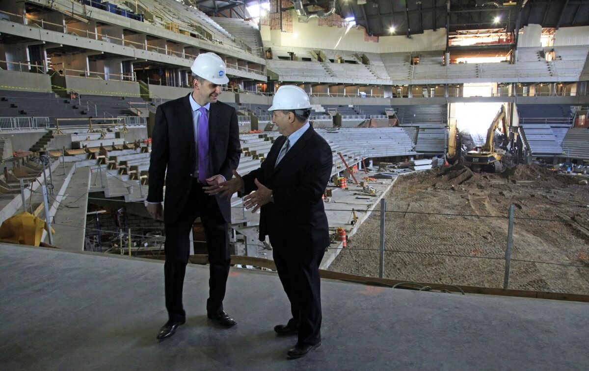 Mikhail Prokhorov (left) and Bruce Ratner during Barclays Center construction. (AP)