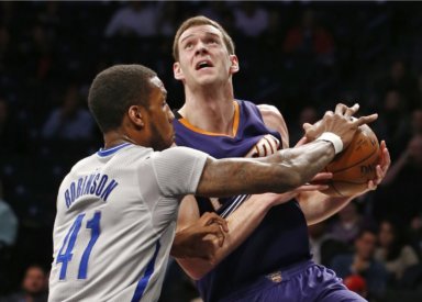 Thomas Robinson (41) defends as Phoenix Suns forward Jon Leuer looks to shoot in the first half. (AP Photo/Kathy Willens)