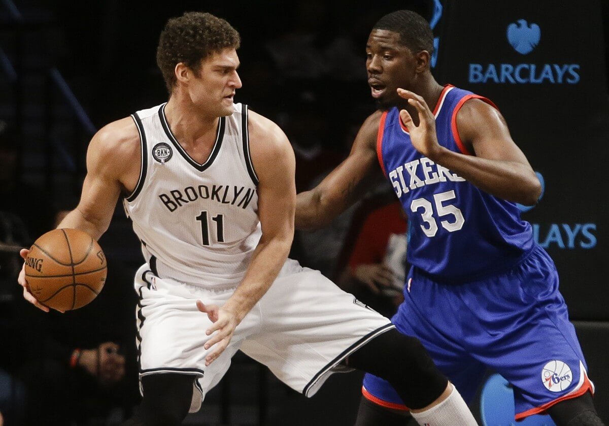 Sims (right) guarding Brook Lopez in 2015, with the Philadelphia 76ers. (AP)