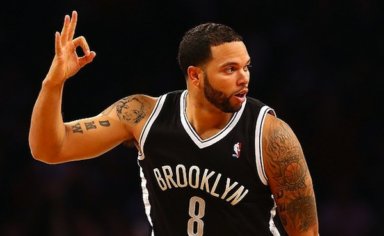 Deron-Williams-takes-a-look-at-the-monitor-thinks-his-new-tat-looks-A-OK.-Getty-Images-inset-via-Comedy-Central