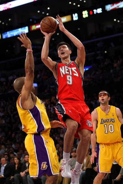 New-Jersey-Nets-v-Los-Angeles-Lakers-UUgKGJUNNopl