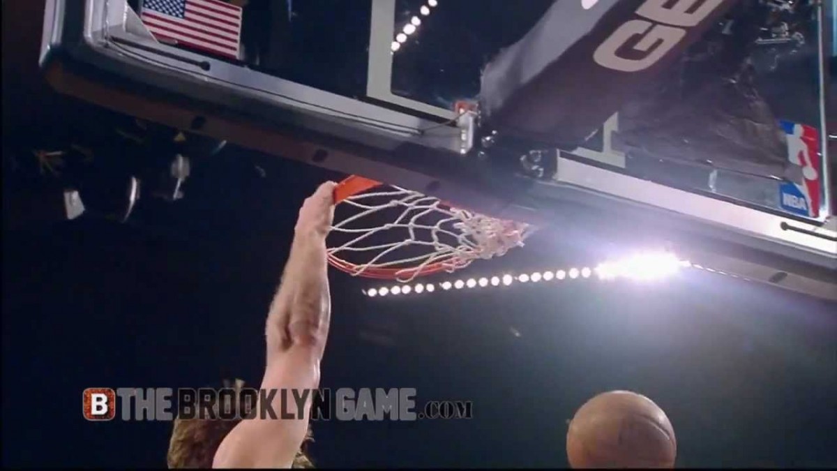 #AirAaron: Aaron Gray Dunked A Basketball, Somehow (VIDEO)