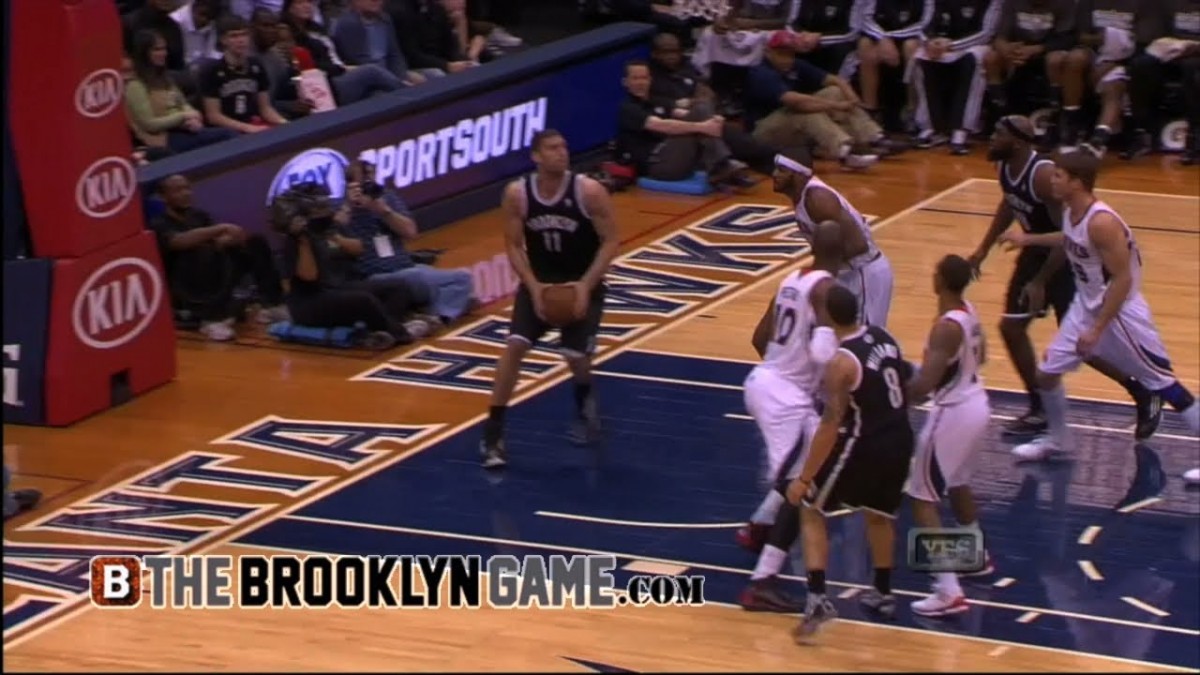 Brook Lopez dunks on Josh Smith (VIDEO)
