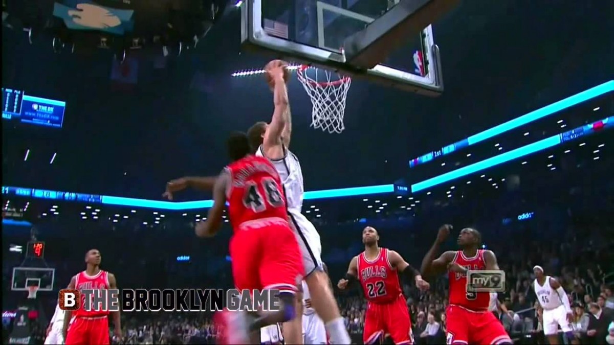 Brook Lopez with two first-quarter dunks