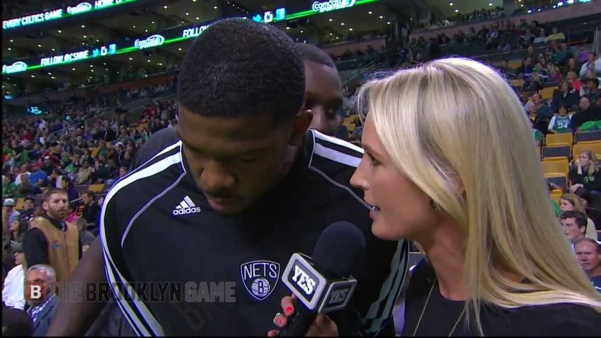 Here’s Andray Blatche Making Creepy Faces Behind Joe Johnson