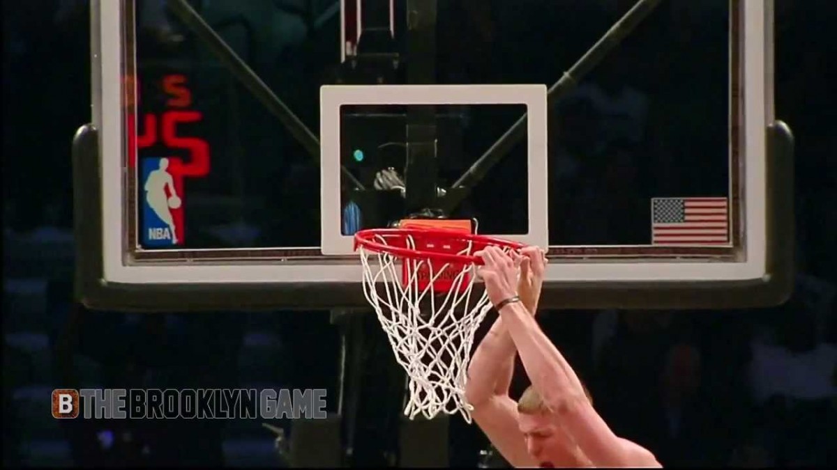 HIGHLIGHT: Mason Plumlee throws down major slam