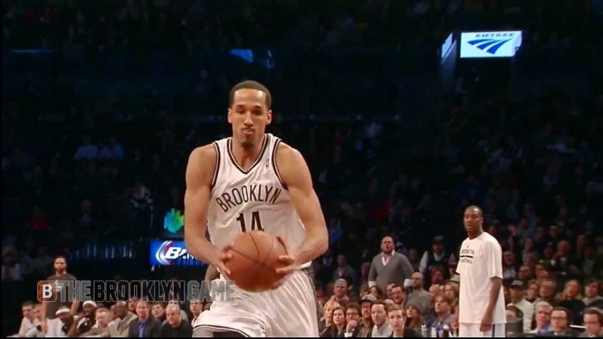 HIGHLIGHT: Shaun Livingston’s Double Clutch Jam