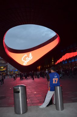 knicks fan at barclays l