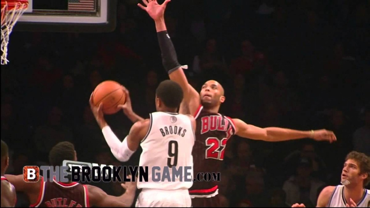 MarShon Brooks gets fancy, finds Brook Lopez for the slam