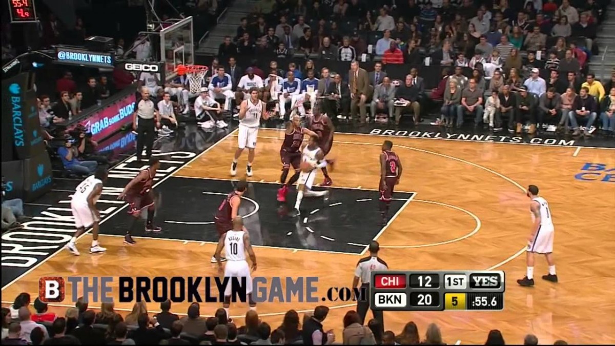 MarShon Brooks hits pretty floater in the lane