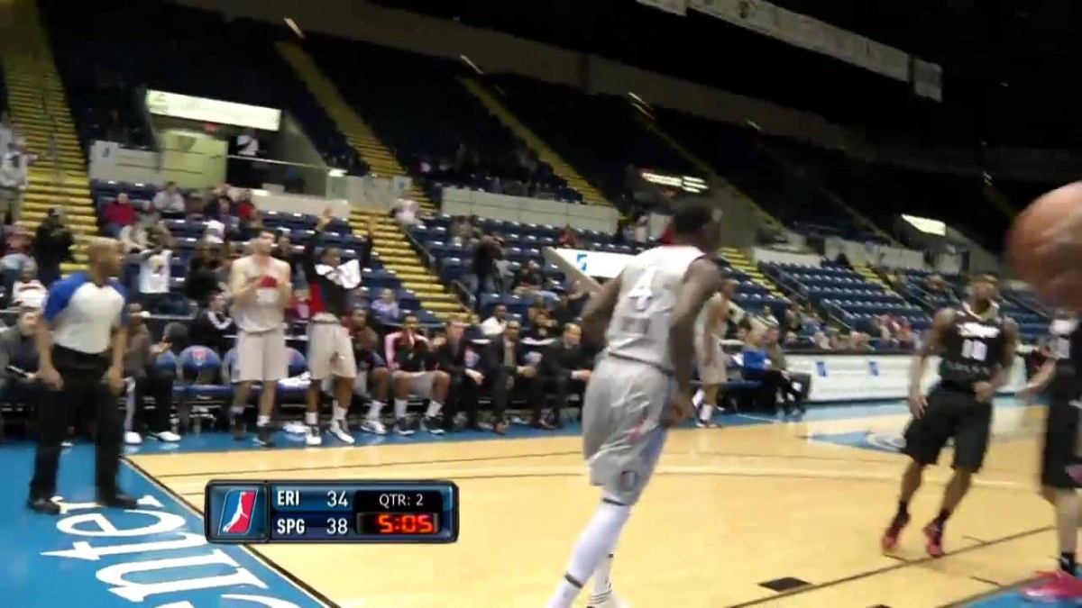 Nets rookie Tyshawn Taylor finishes a 360 dunk in game (VIDEO)