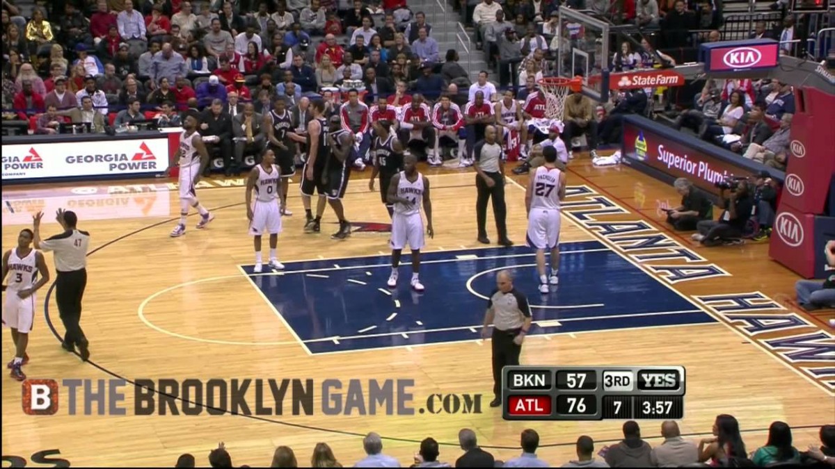 Reggie Evans Dribbles Between His Legs, Tries Spin Move In The Paint (VIDEO)
