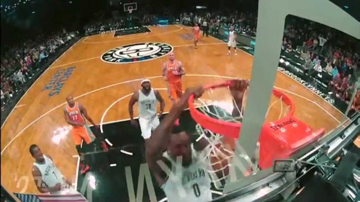 Video: Andray Blatche dunks all over Luis Scola