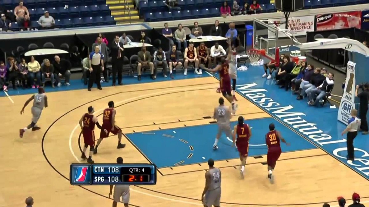Video: Armor’s Willie Reed hits buzzer beater for D-League Play of the Day