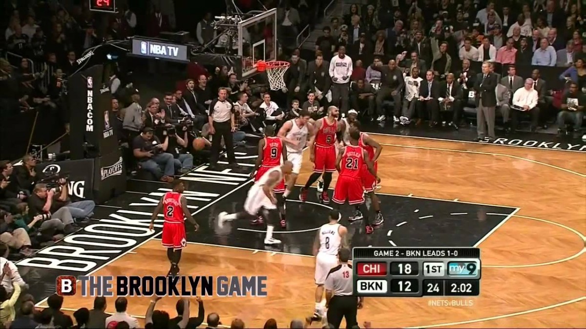 Video: Brook Lopez dunks over Nazr Mohammed