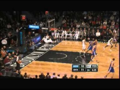 Video: Deron Williams gets to the rim