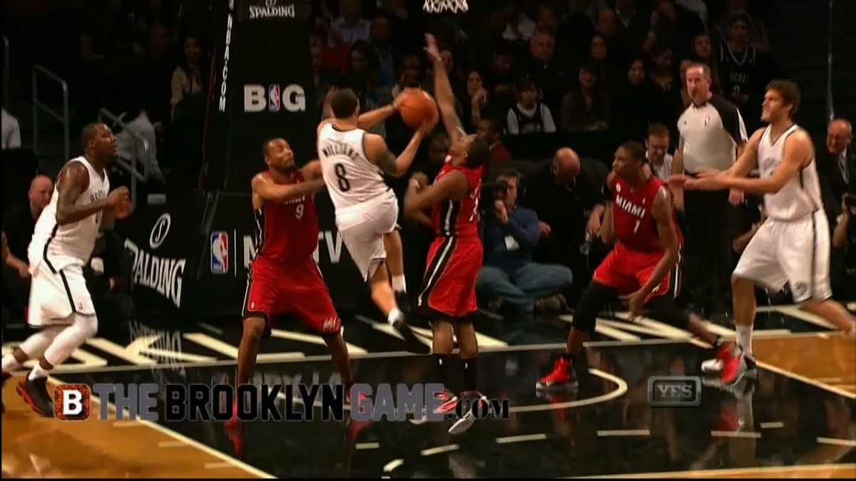 Video: Deron Williams hits a circus layup