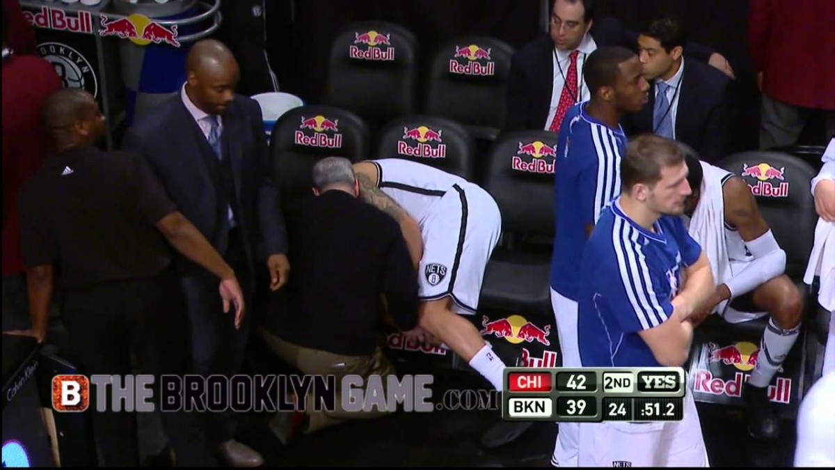 Video: Deron Williams injured, taken to locker room