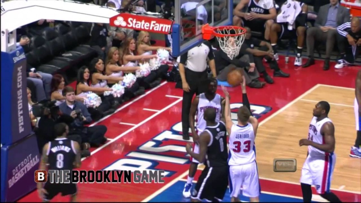Video: Deron Williams with beautiful drive to the basket