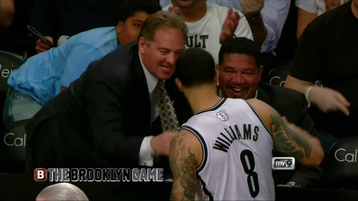 Video: Fan gets hit in the face with basketball, Deron Williams rushes to aid