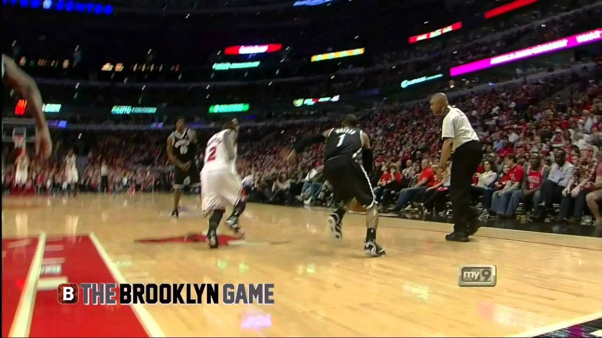 Video: Gerald Wallace lays out Nate Robinson with huge screen