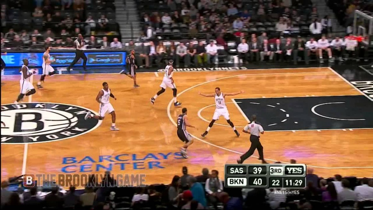 Watch Every One Of Shaun Livingston’s Career-High-Tying Four Blocks vs. The Spurs