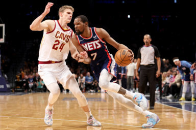 Nets forward Kevin Durant drives to the basket against Cleveland Cavaliers forward Lauri Markkanen.