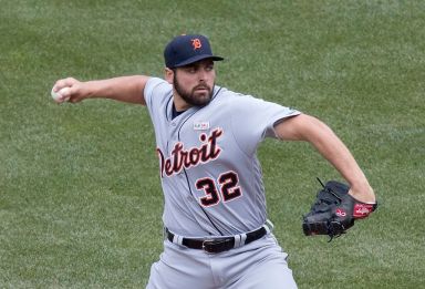Michael_Fulmer_facing_Baltimore_in_2016